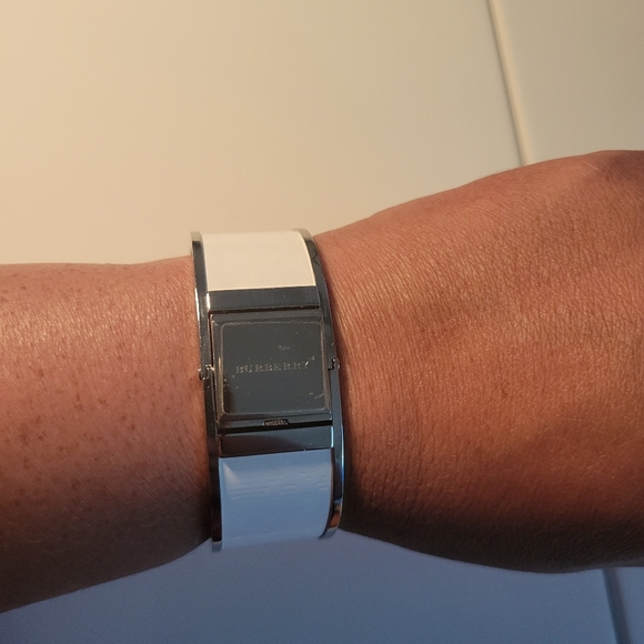 LADIES BURBERRY WHITE WATCH main image 9